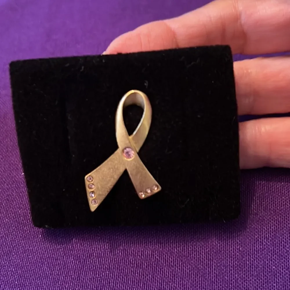 NWOT vintage Avon gold tone with pink  stones breast cancer ribbon pin
